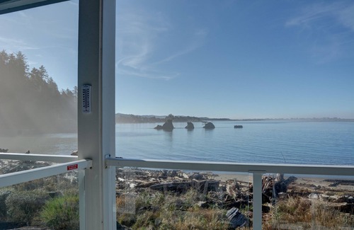 Lincoln City Copropriété | Enjoy this 2nd floor condo with amazing views of the coast in Lincoln City!