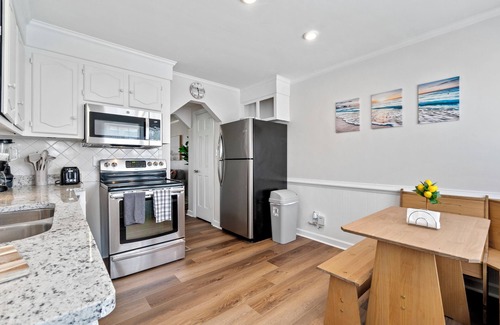 Chic's Beach Maison | Enjoy this charming Virginia Beach unit steps to the beach & updated throughout!