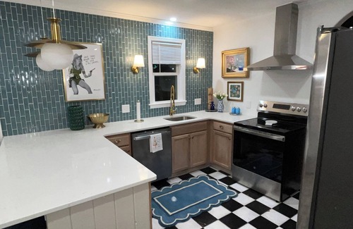Tupelo Maison | Enjoy this elegant artdeco home centrally-located in the heart of Tupelo.