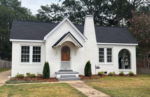 Tupelo Maison | Enjoy this elegant artdeco home centrally-located in the heart of Tupelo.