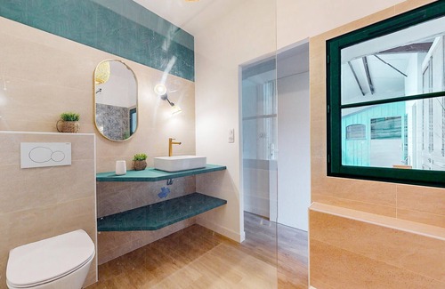 Nalliers Maison | Enjoy this modern and contemporary villa with many amenities.