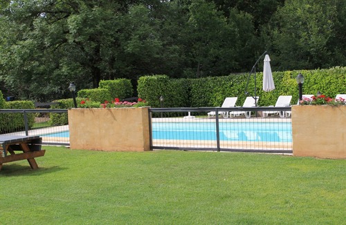 Montgesty Cottage | Profitez de vos vacances dans un gîte de charme avec grande piscine dans le Lot