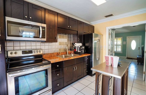 North Andrews Gardens Maison | Enjoy your private Tropical oassis under Florida sun.