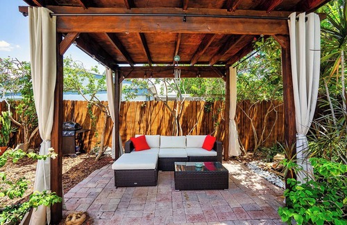 North Andrews Gardens Maison | Enjoy your private Tropical oassis under Florida sun.