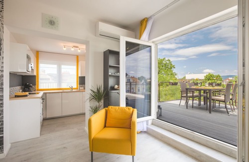 Istvanmezo Appartement | Profitez de votre terrasse privée près de City Park!