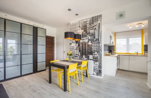 Istvanmezo Appartement | Profitez de votre terrasse privée près de City Park!