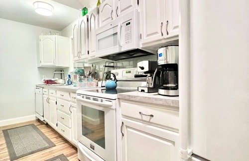Rehoboth Beach Maison | Enjoy your relaxing beach vaca in this 4-bed home with amazing 2nd story deck!!