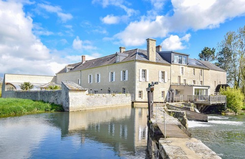 Vienne-en-Bessin Maison | Enjoy your vacation in a fantastically situated vacation home with indoor pool and sauna.