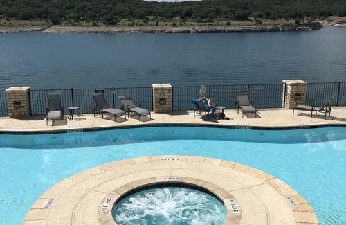 Lago Vista Copropriété | Profitez de vos merveilleuses vacances à Lakeside Escape