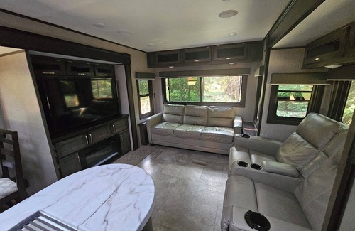 Clark Fork Maison | Enjoyable RV with AC, heat, water, in charming Clark Fork. Pet friendly.