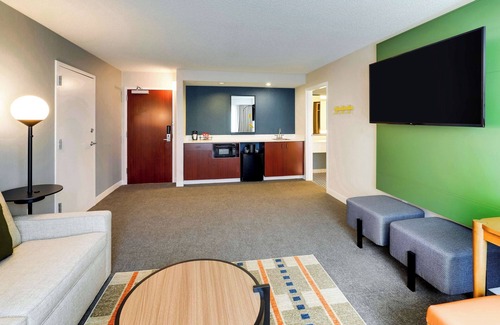 Oyster Point Hôtel | Enjoyable Trip! Spacious and Pet-friendly Unit, Onsite Parking