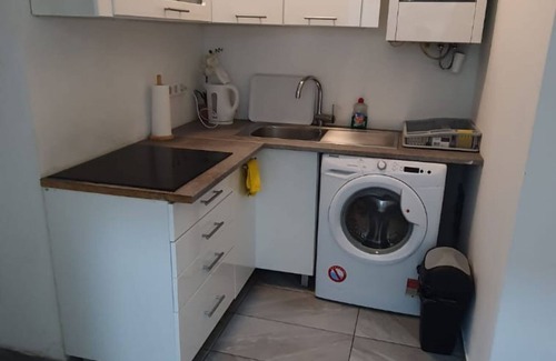 Simmering Appartement | Enkplatz U3 Getaway: Affordable 5-BR Apartment