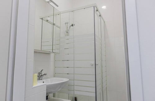 Simmering Appartement | Enkplatz U3 Getaway: Affordable 5-BR Apartment