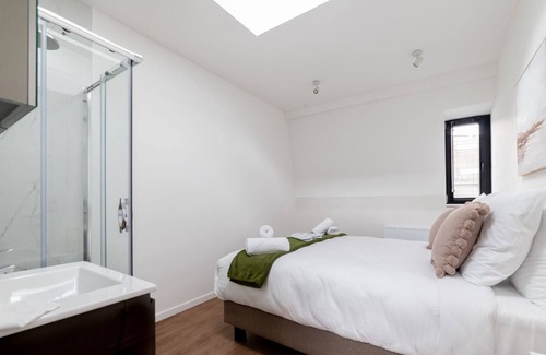 Quartier des Libertes - Vrijheidswijk Appartement | Enseignement IV - Two Bedroom Apartment, Sleeps 4