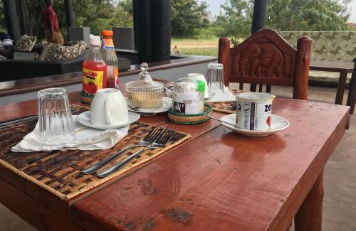 Kasese Hôtel | Enshama Game Lodge and Campsite