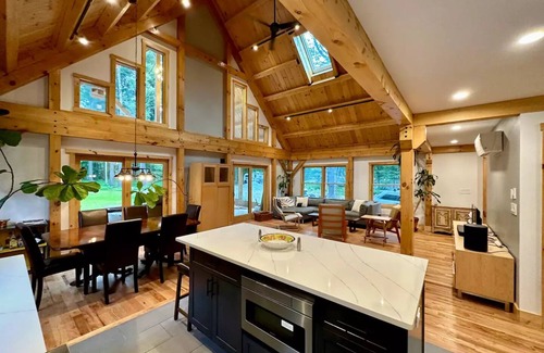Cragsmoor Maison | Ensō House - Quiet Getaway with Hot Tub / Rec Room