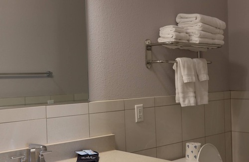 Washington Maison | Quadruple-Salle de bain et douche-Standard-Room Five