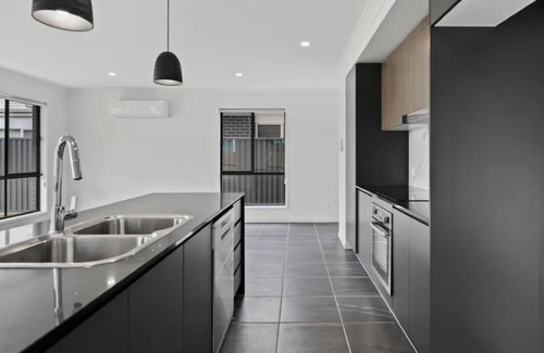 Pallara Maison | Ensure Room x Private Bathroom