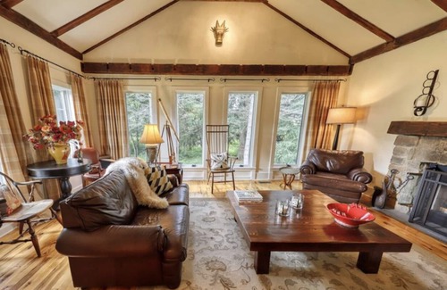 West Valley Autre | Entertain in this 4 bedroom farmhouse with hot tub