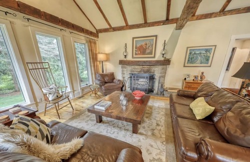 West Valley Autre | Entertain in this 4 bedroom farmhouse with hot tub