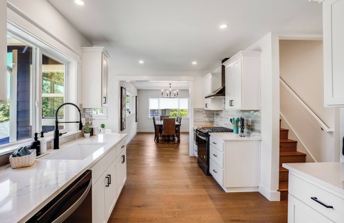 Garden Home-Whitford Maison | Entertainment Haven / Pool Table
