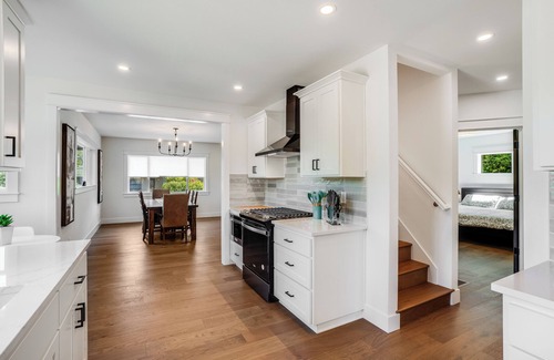 Garden Home-Whitford Maison | Entertainment Haven / Pool Table