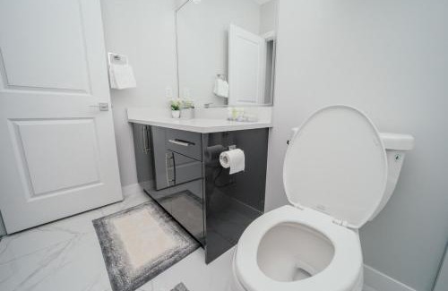 Beaumont Maison | Entire 1 bed and Den Near YEG International Airport