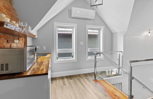 Mount Hope Huron Park Appartement | ENTIRE 1 BEDROOM APARTMENT ACROSS FROM GOOGLE