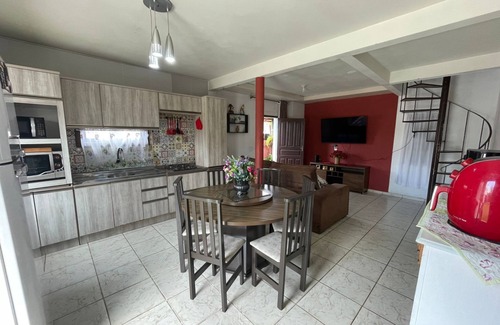 Alto Ribeirao Leste Maison | Entire 2 bedroom house close to Campeche beach and Morro das Pedras