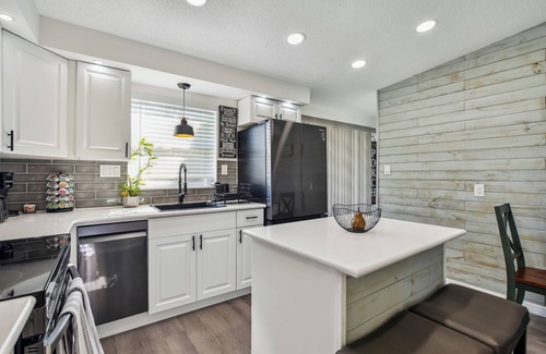 Bayonet Point Maison | Entire 2-bedroom house with three beds, AC and WiFi in Port Richey