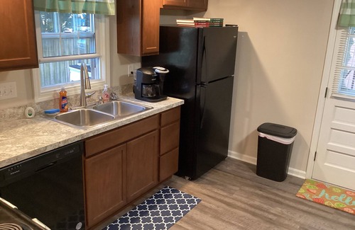 Evansville Maison | Entire 2 bedroom House with Living Room, close to all...Sleeps 6.