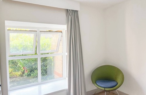 Barnet Maison | Entire 2 Bedroom House 7m To Station