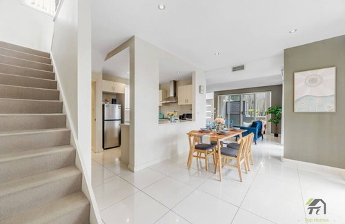 Baulkham Hills Maison | Entire 3 bedrooms Townhouse in Baulkham Hills