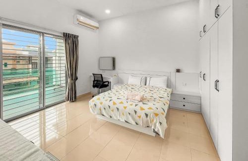 Batu Pahat Maison | Entire 4 Bedroom Landed House, Yong Peng, Johor, Malaysia - Suitable for leisure, wedding & Big group travellers, Free Netflix, In- House Parking, 1min to Dragon Temple, 5 mins to MCD& KFC, 30 mins to Organic Farms