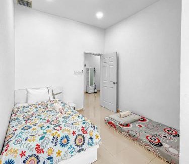 Batu Pahat Maison | Entire 4 Bedroom Landed House, Yong Peng, Johor, Malaysia - Suitable for leisure, wedding & Big group travellers, Free Netflix, In- House Parking, 1min to Dragon Temple, 5 mins to MCD& KFC, 30 mins to Organic Farms
