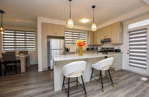 Halton Regional Municipality Maison | Entire 4BR Brand New Townhome | Milton - Sleep9 - Free Wi Fi, Parking, Crib