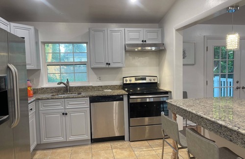 White Oak Maison | Entire 5 bedroom house near DC and Metro