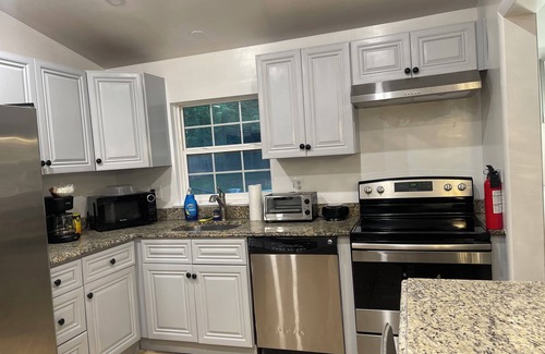 White Oak Maison | Entire 5 bedroom house near DC and Metro