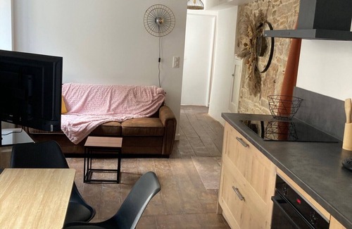 Saint-Amour Appartement | Entire apartment non-smoking. Pets allowed.