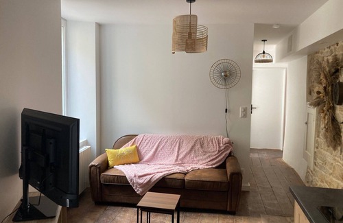 Saint-Amour Appartement | Entire apartment non-smoking. Pets allowed.