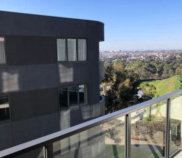 Maribyrnong Appartement | Entire apartment with washer-dryer machine near Footscray