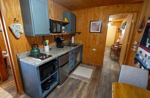 Eldorado Maison | Entire Cabin Retreat in Texas Hill Country, Perfect for Intimate Glamping Weekend Getaways in Eldorado
