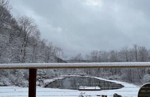Salamanca Cottage | Entire Chalet! Hot Tub! Vaulted Timber Ceiling! AC