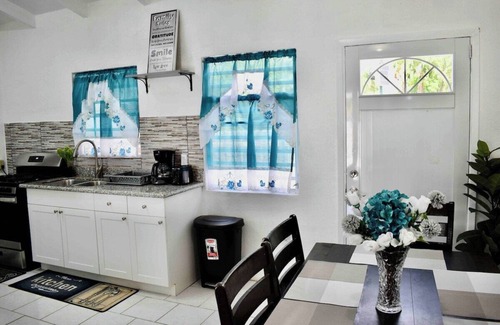 Christiansted Maison | Entire Christiansted Home Walk To Beach/Resort