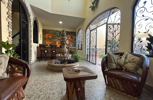 Zapotlanejo Maison | Entire Colonial Home with Private Parking - 6 min drive to Centro
