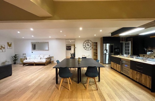 Cepet Maison | Cottage maison entière grand terrain Arboré Idéal groupes jusqu’à 14 personnes