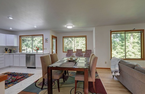 Des Moines Maison | Entire cozy 5bd home in Des Moines WA near the Redondo beach and Saltwater park!