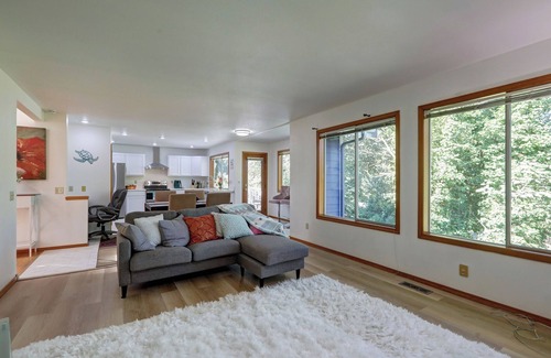 Des Moines Maison | Entire cozy 5bd home in Des Moines WA near the Redondo beach and Saltwater park!