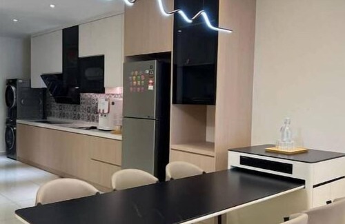 Central District Maison | Entire Cozy Home @ Sutera Mall/Paradign Mall 10pax