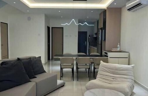 Central District Maison | Entire Cozy Home @ Sutera Mall/Paradign Mall 10pax